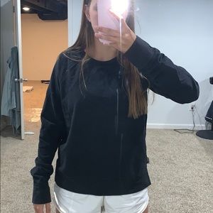 black lululemon crewneck